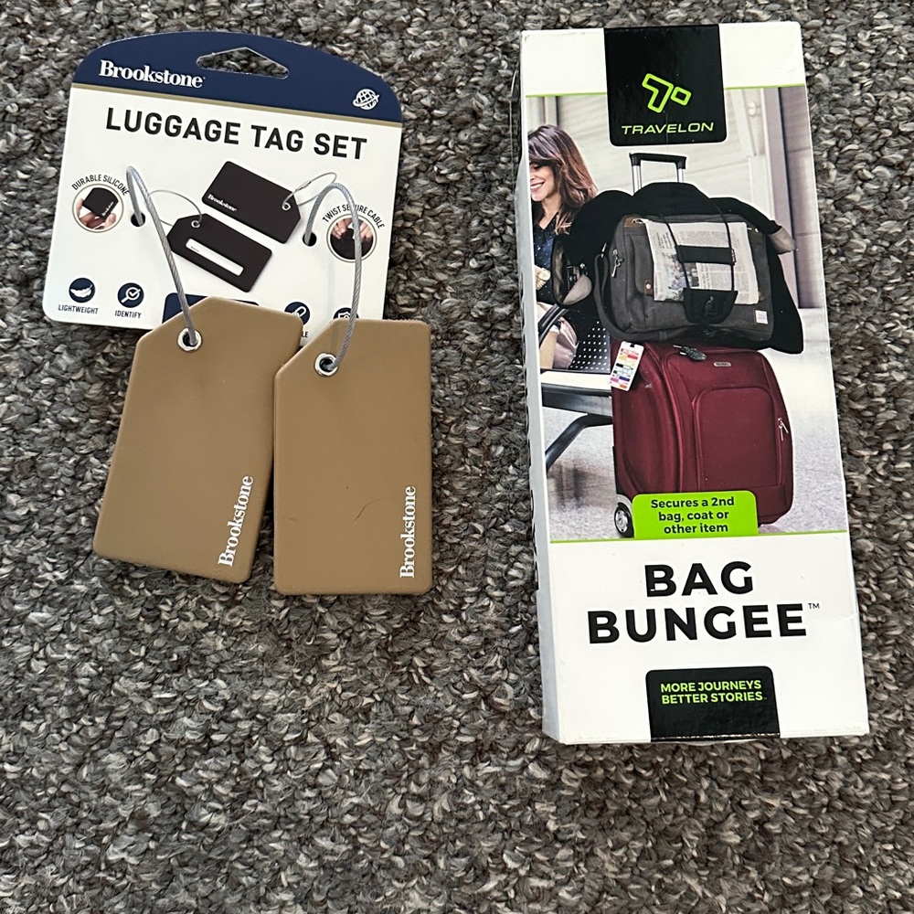 NWT Brand new Brookstone Bag Bungee & set of 2 Silicone Luggage Tag Set
